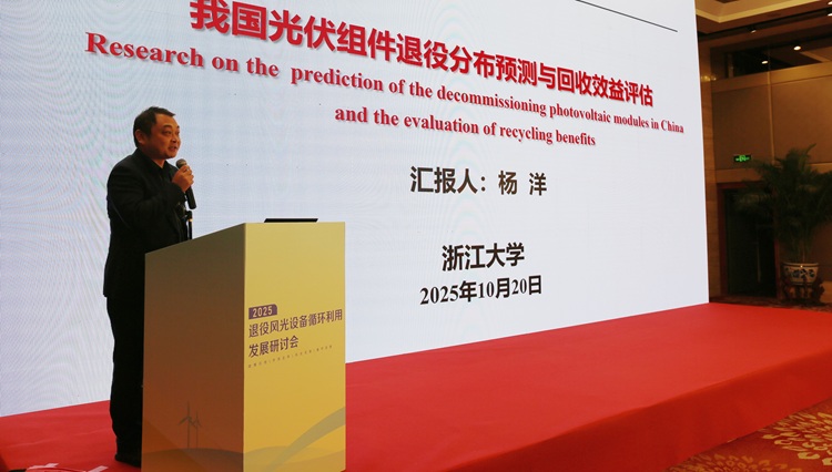 1760944215478484.jpg 杨洋.jpg